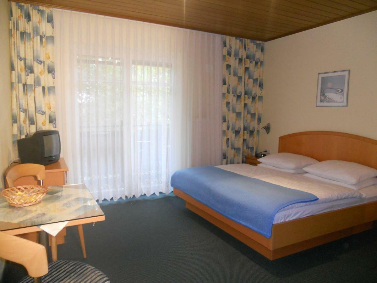 Gastehaus Moser Bed & Breakfast Подерсдорф ам Зее Екстериор снимка