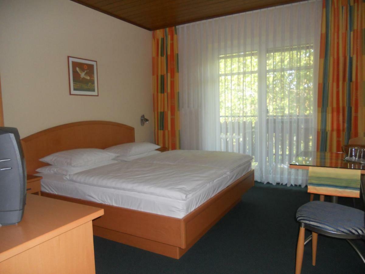 Gastehaus Moser Bed & Breakfast Подерсдорф ам Зее Екстериор снимка