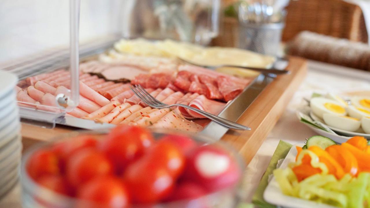 Gastehaus Moser Bed & Breakfast Подерсдорф ам Зее Екстериор снимка