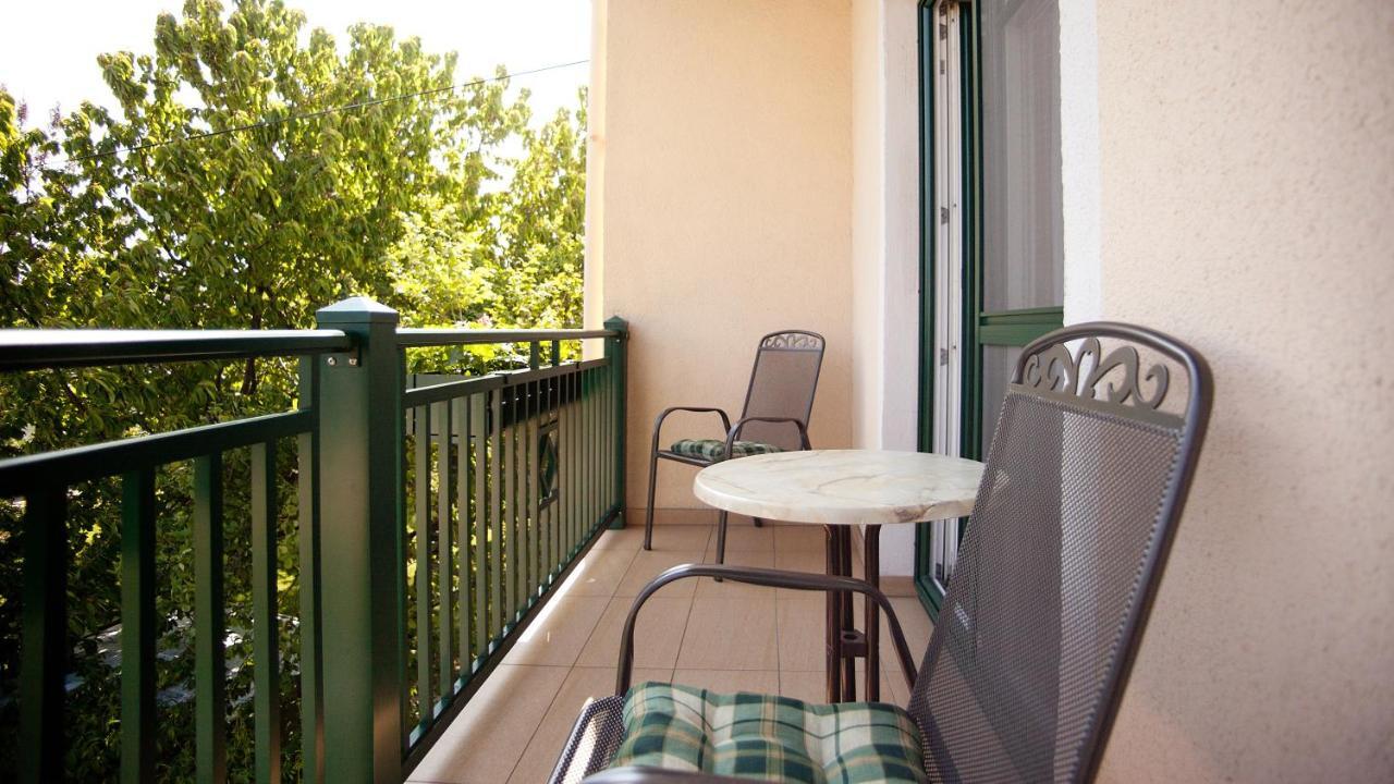 Gastehaus Moser Bed & Breakfast Подерсдорф ам Зее Екстериор снимка
