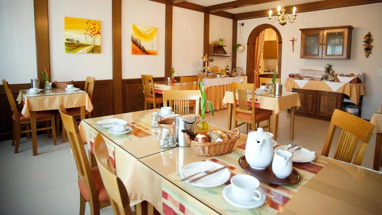 Gastehaus Moser Bed & Breakfast Подерсдорф ам Зее Екстериор снимка