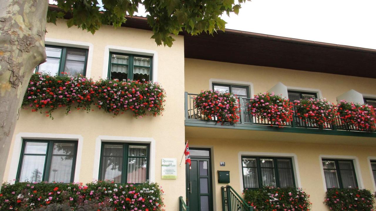 Gastehaus Moser Bed & Breakfast Подерсдорф ам Зее Екстериор снимка